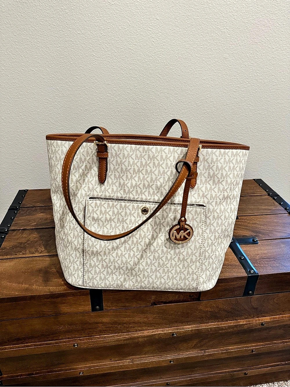 Michael Kors Jet Set Item Medium Pocket Tote Van/Acorn Brown & White